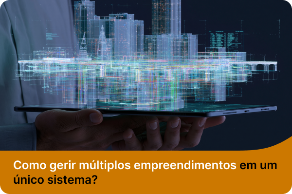 Mãos seguram um tablet que projeta uma cidade holográfica com dados, ilustrando a pergunta: Como gerir múltiplos empreendimentos em um único sistema?